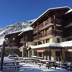 Aux Pieds Avec Balcon Et Parking A - Fr-1-862-61 * Val-dʼIsère